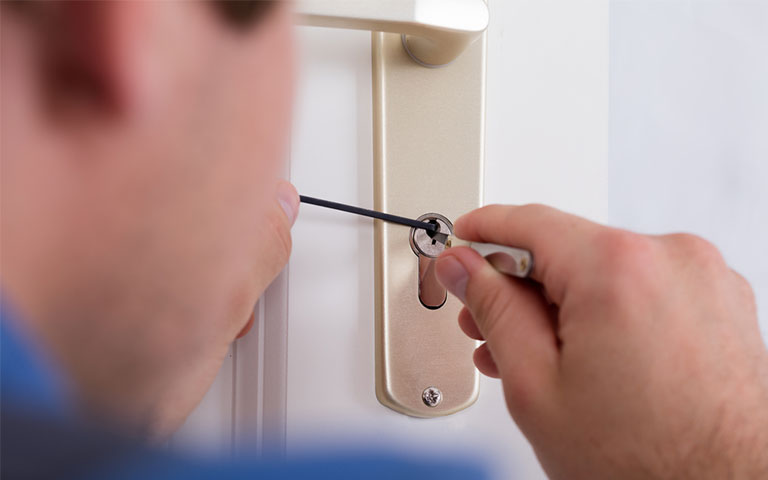 Green locksmith provides Locked Out serivce in Daytona Beach & Ormond Beach, FL